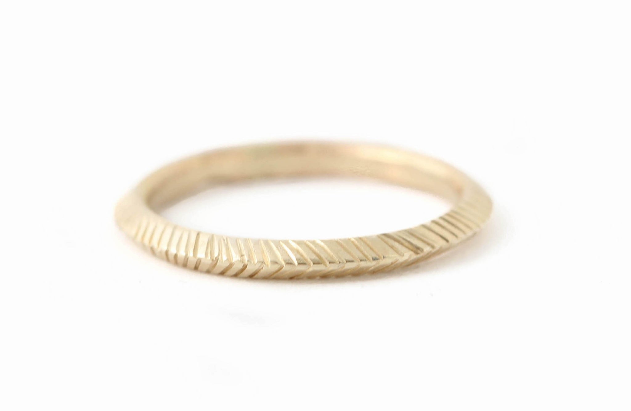 The Gold Peak Ring - 14k yellow gold band– Elle Naz Jewelry